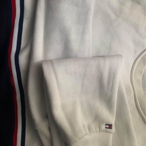 Tommy Hilfiger Pullover Sweater - Picture 2 of 2